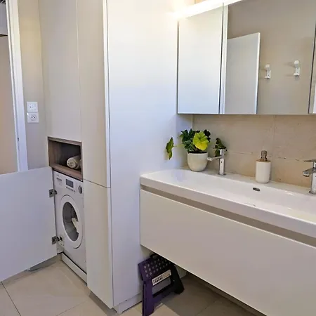 Oasis 2-rooms Flat With Panoramic Sea View - 3rd Floor No Elevator アパート アンティーブ